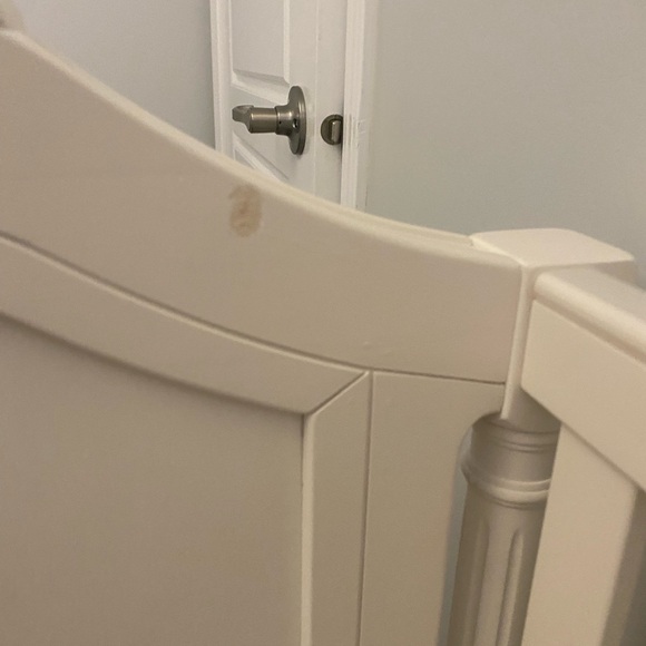 Pottery Barn Crib with with Conversion Kit and Mattress and some covers - Picture 7 of 9